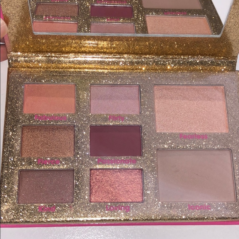 Mallywood eyeshadow palette